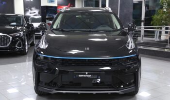 Lynk & Co 01 PHEV auto pieno