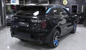 Lynk & Co 01 PHEV auto pieno