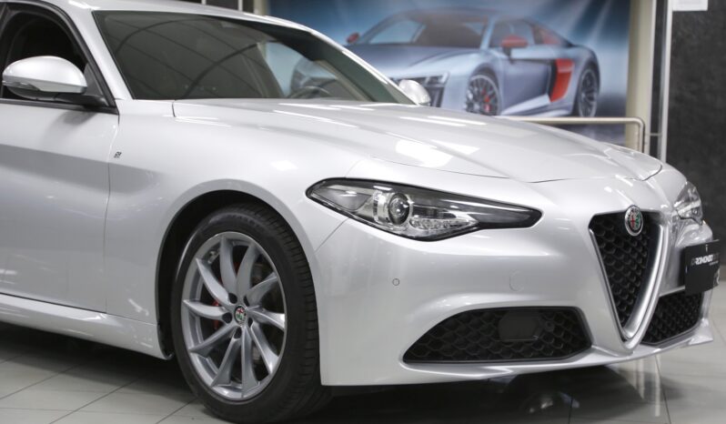 Alfa Romeo Giulia 2.2 Turbodiesel 160 cv AT8 Rosso Edizione pieno