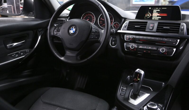 BMW 318d Touring Business Advantage auto pieno