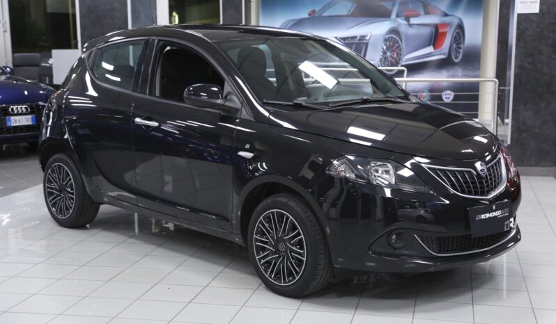 Lancia Ypsilon 1.0 FireFly 5 porte S&S Hybrid Gold pieno