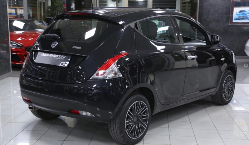 Lancia Ypsilon 1.0 FireFly 5 porte S&S Hybrid Gold pieno