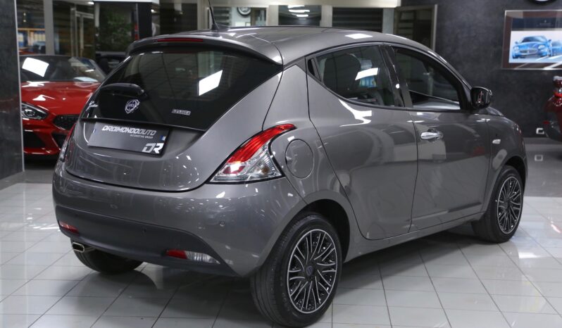 Lancia Ypsilon 1.0 FireFly 5 porte S&S Hybrid Gold pieno