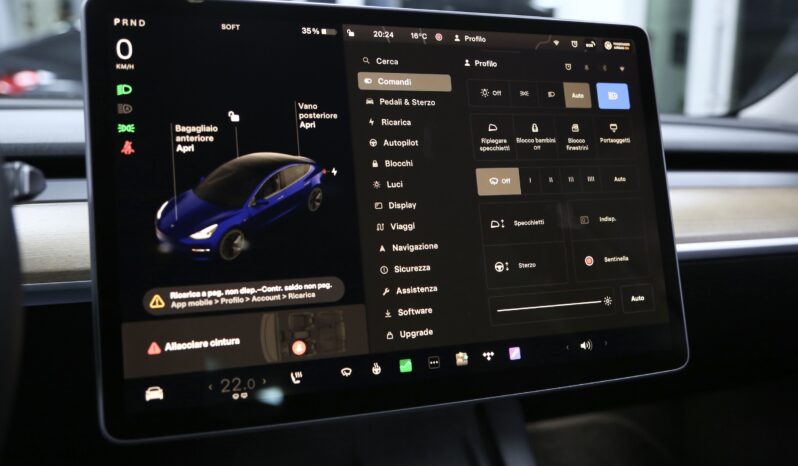 Tesla Model 3 Long Range Dual Motor AWD auto pieno